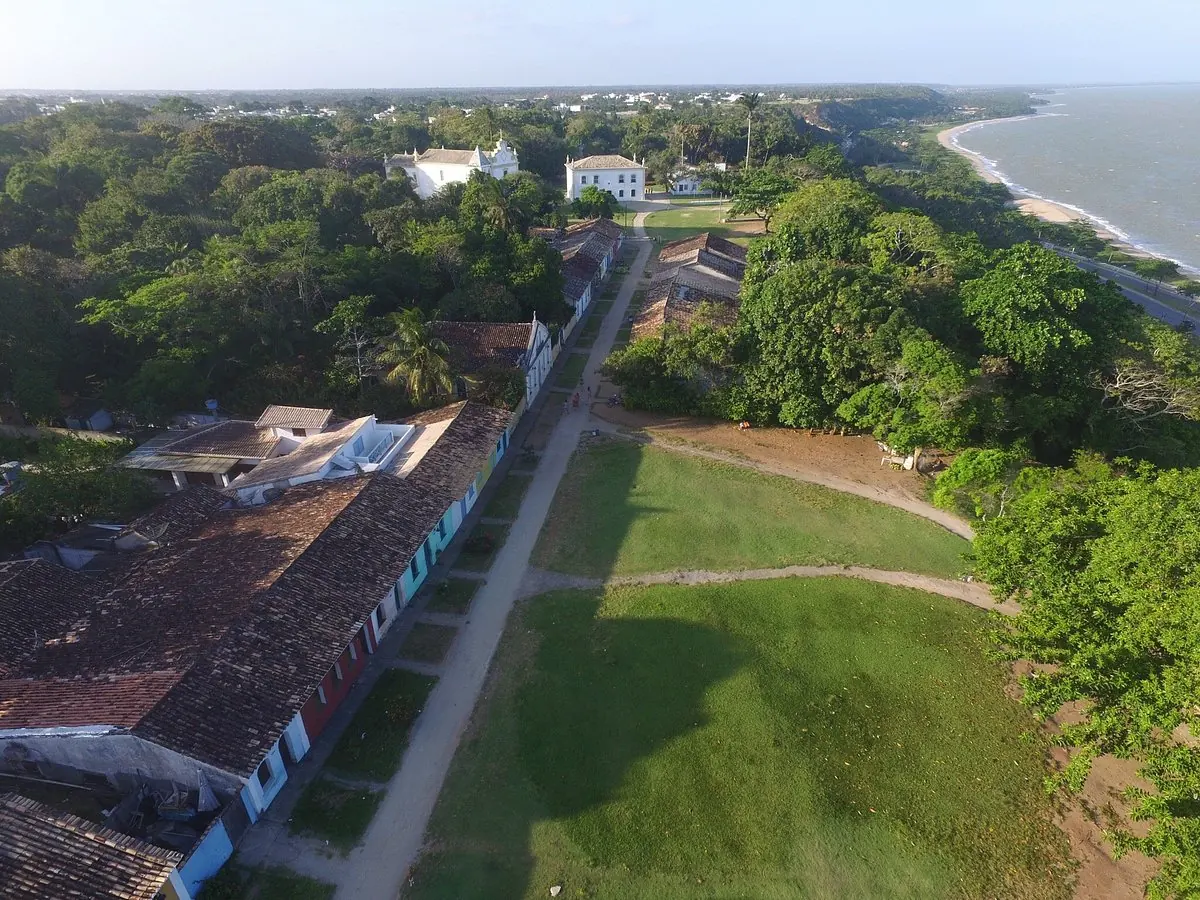 Vista aérea do casario e das igrejas da Cidade Histórica de Porto Seguro