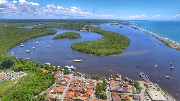 Passeio de barco pelo Rio João de Tiba