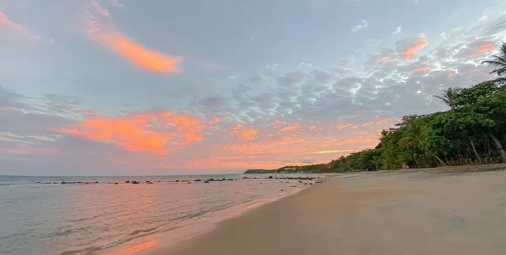 Céu colorido no entardecer da Praia do Espelho