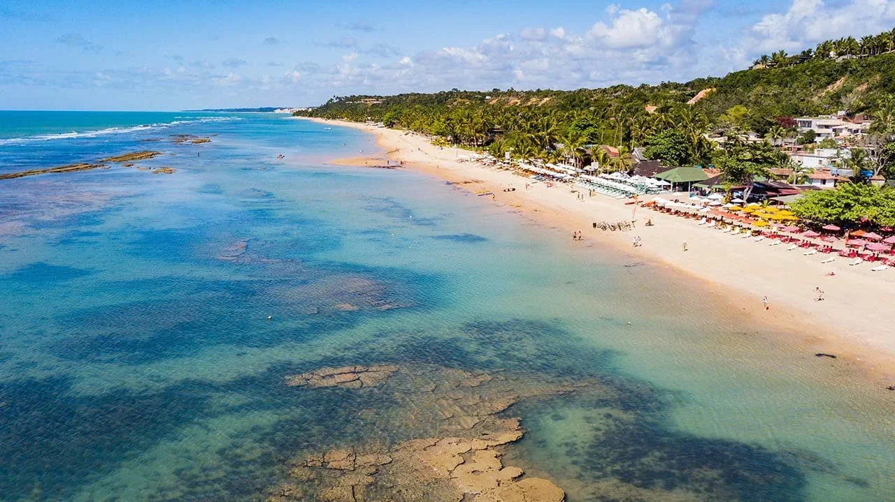 Vista aérea da Praia do Mucugê, em Arraial d'Ajuda
