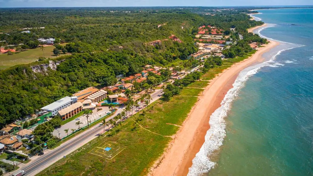 Vista aérea da Orla Norte e da faixa de areia de Taperapuã