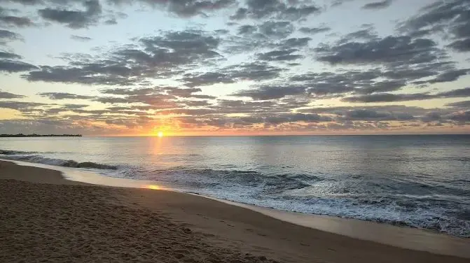 Orla ao entardecer